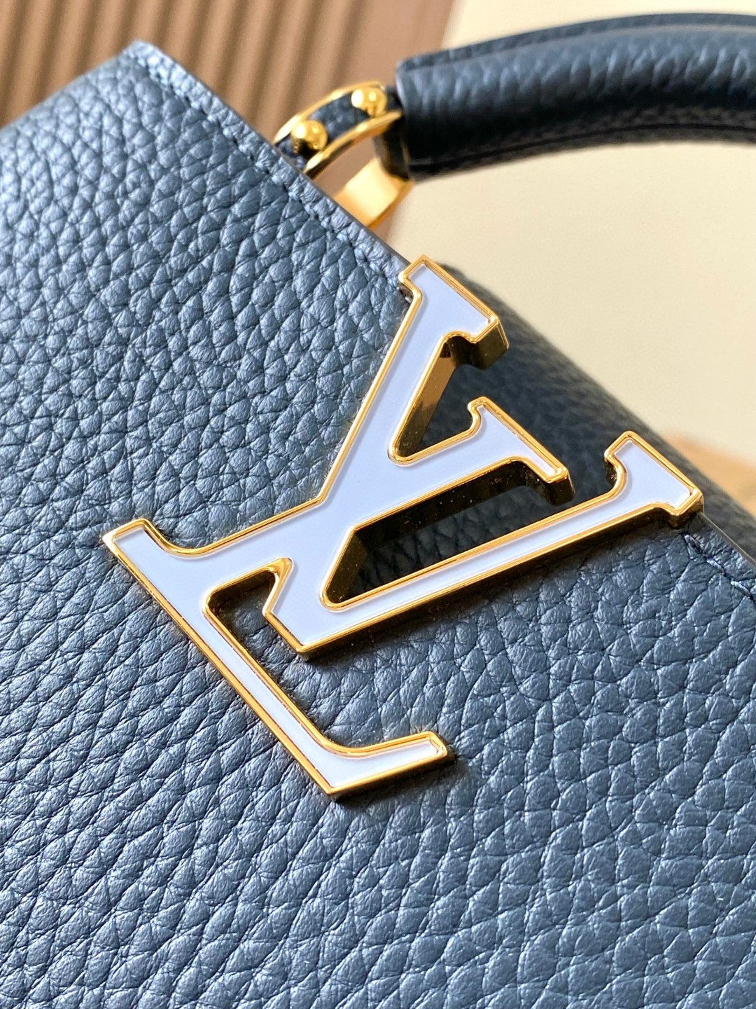 Louis Vuitton M23288 Capucines Mini