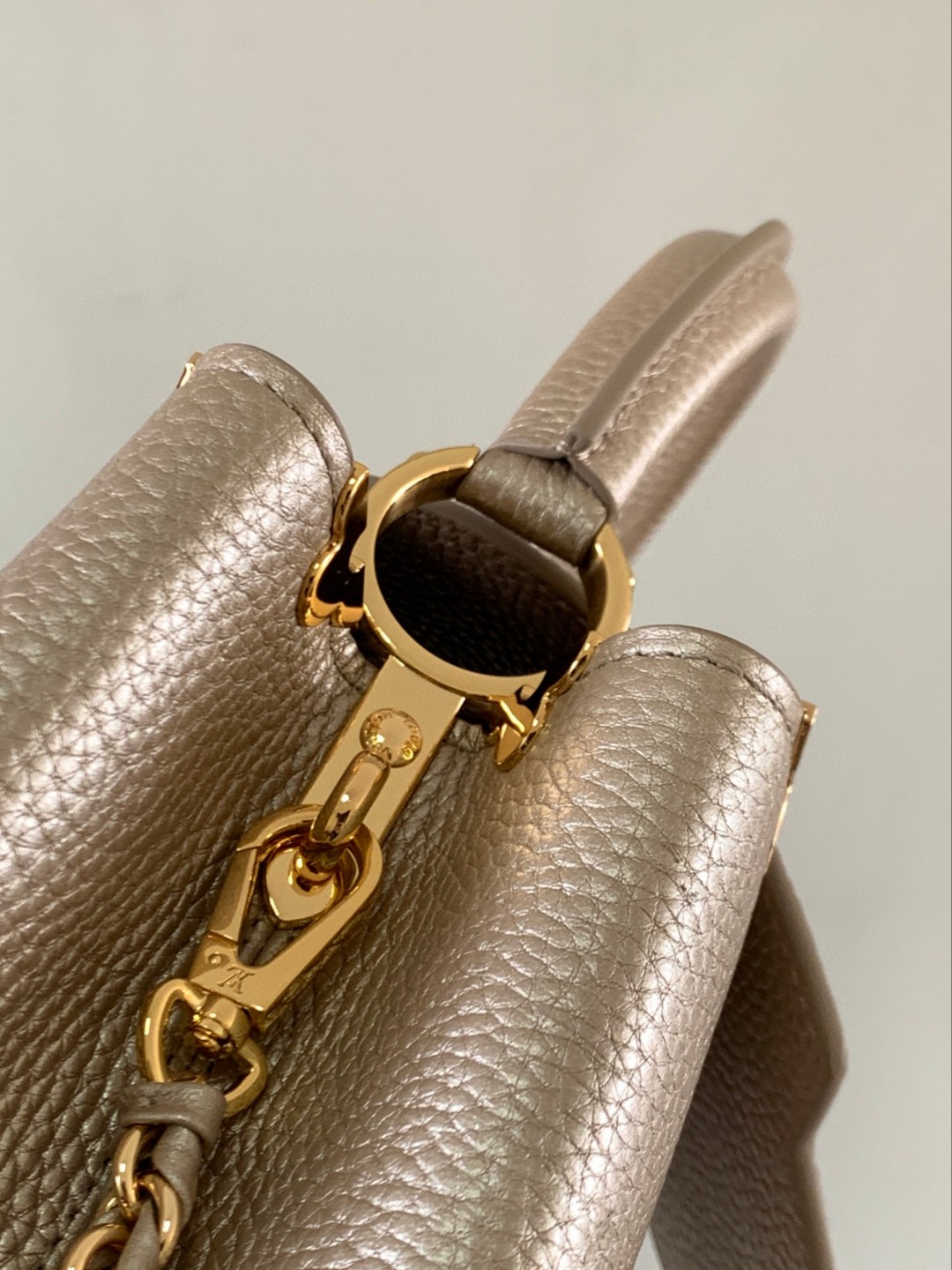 Louis Vuitton M22438 Capucines BB