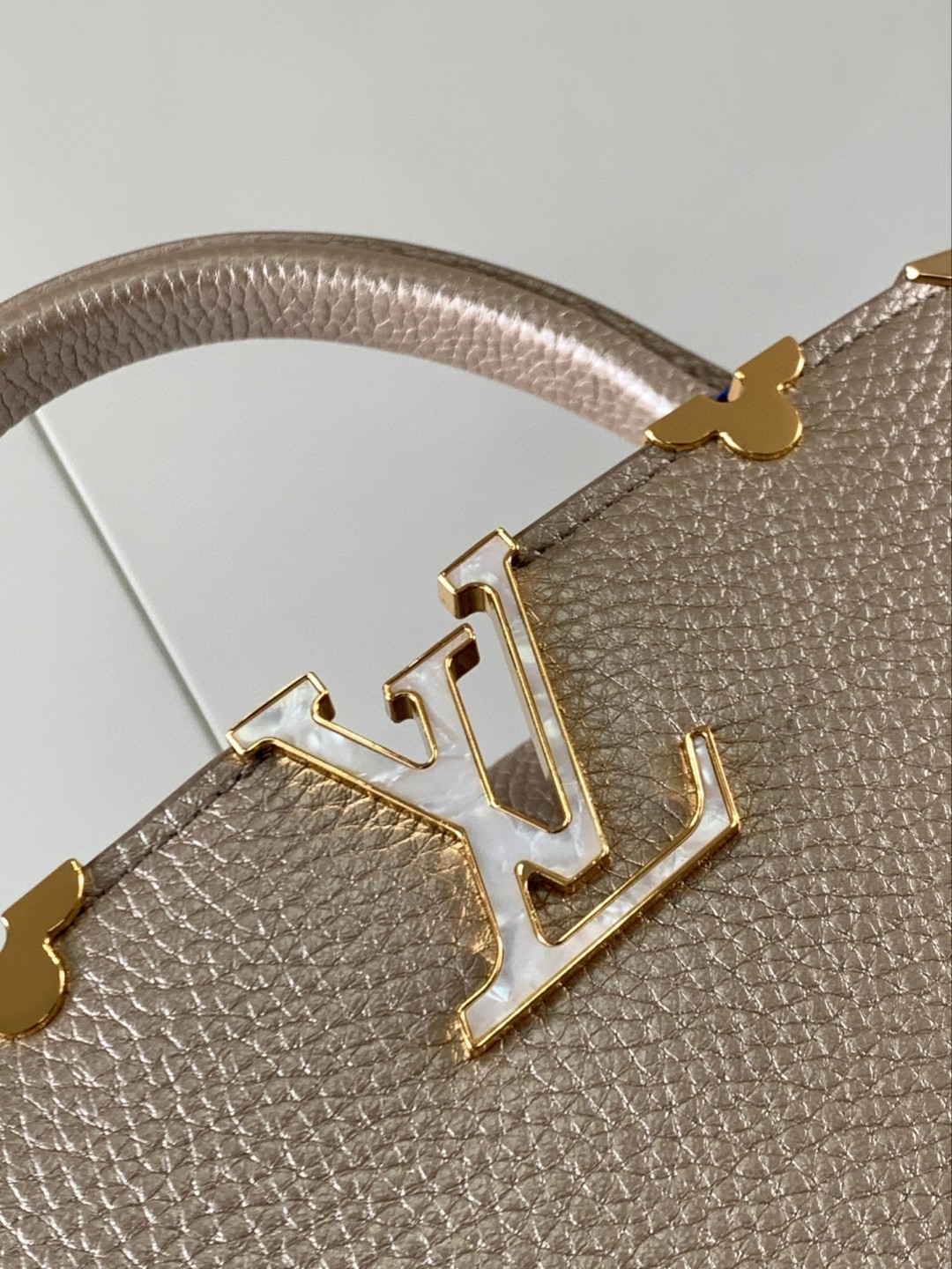 Louis Vuitton M22438 Capucines BB