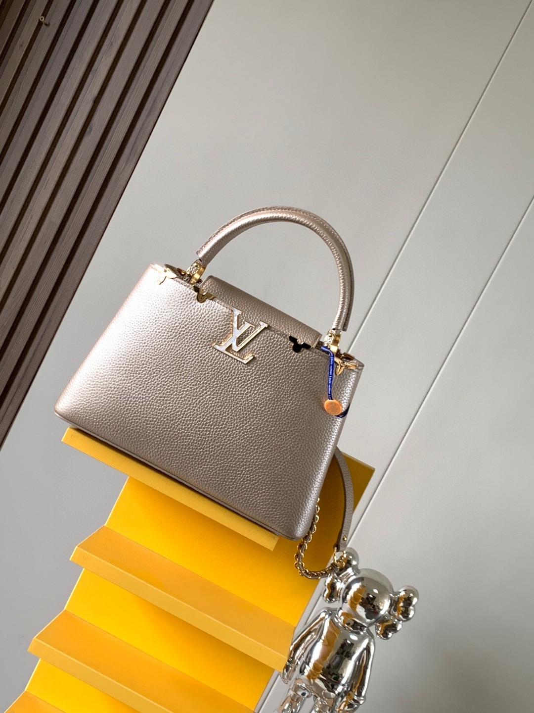 Louis Vuitton M22438 Capucines BB