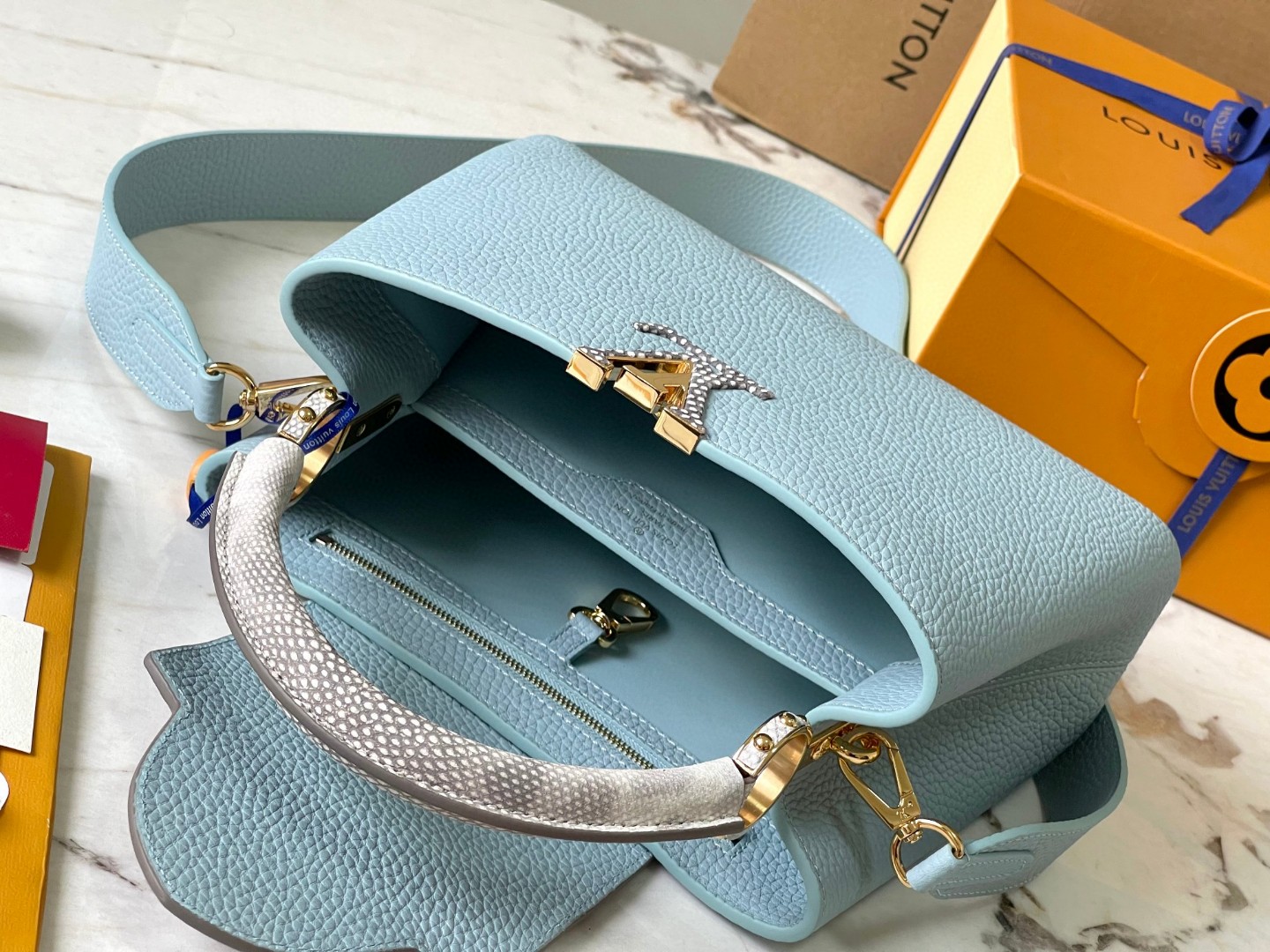 Louis Vuitton M22876 Capucines BB