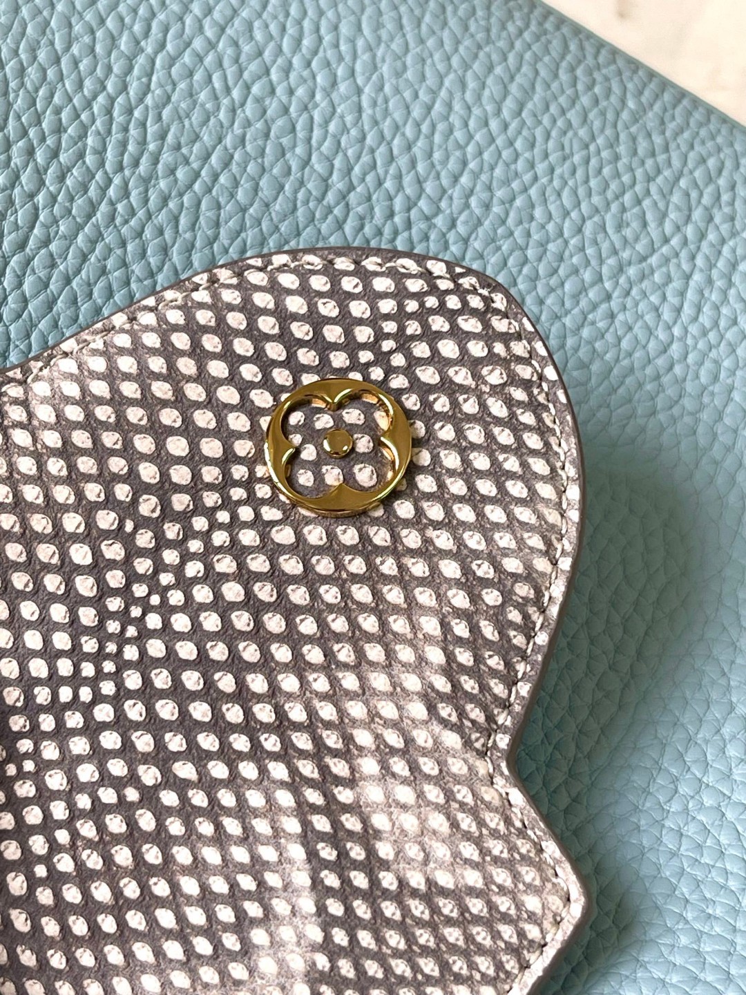 Louis Vuitton M22876 Capucines BB