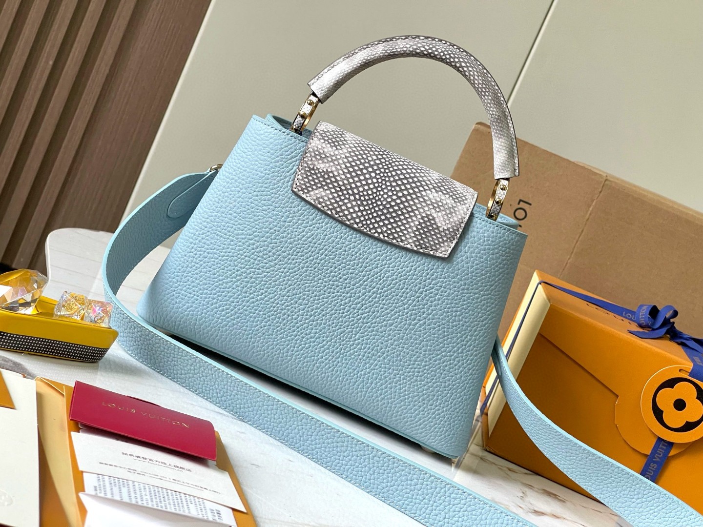 Louis Vuitton M22876 Capucines BB