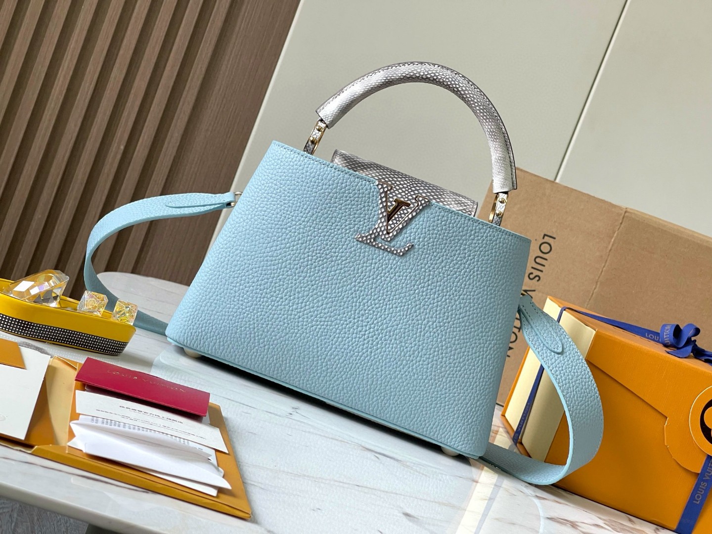 Louis Vuitton M22876 Capucines BB