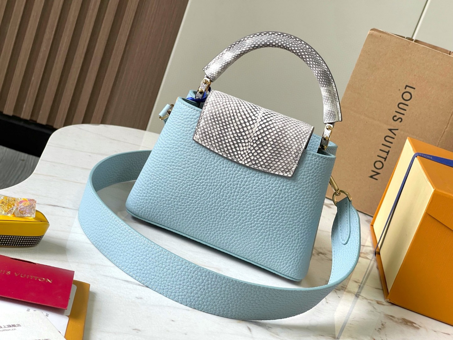 Louis Vuitton M22876 Capucines Mini