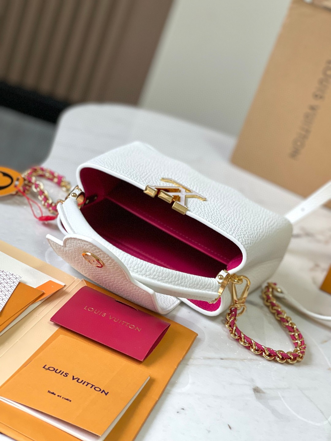 Louis Vuitton M22121 Capucines mini