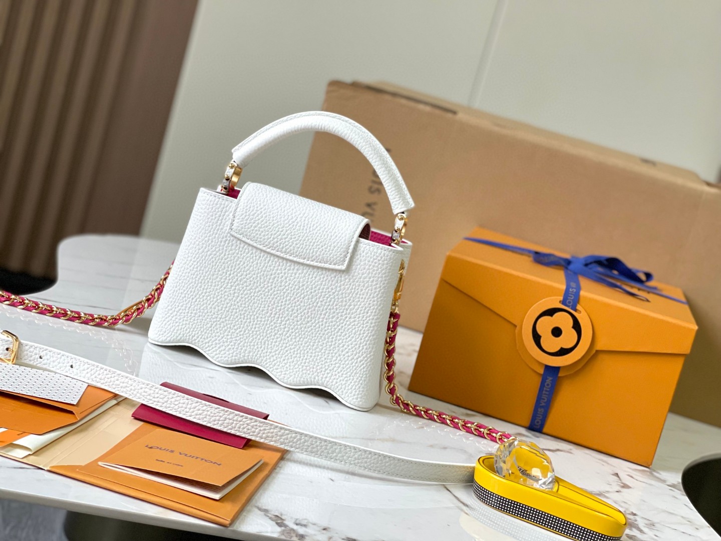 Louis Vuitton M22121 Capucines mini