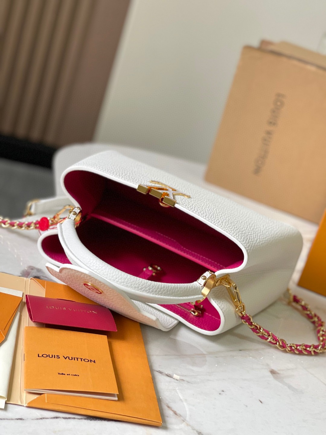 Louis Vuitton M22123 Capucines BB
