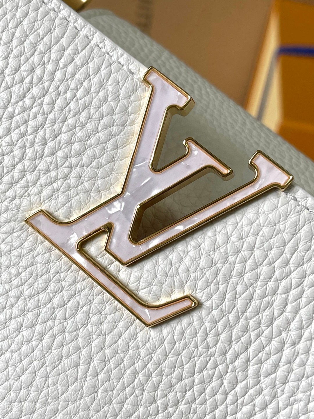 Louis Vuitton M22123 Capucines BB