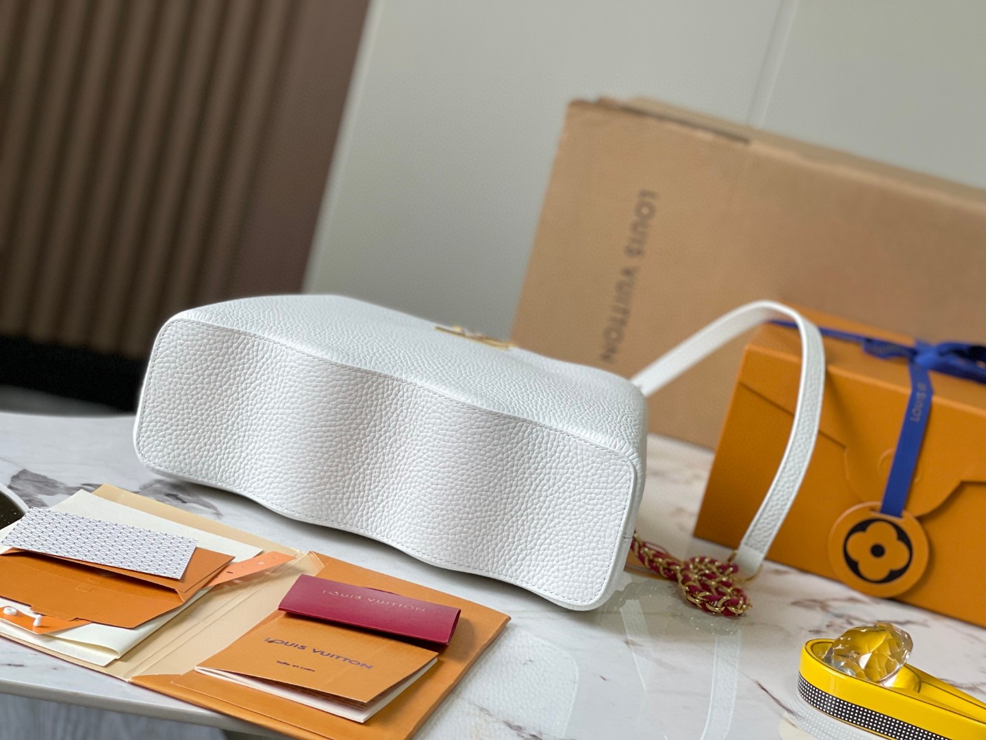 Louis Vuitton M22123 Capucines BB