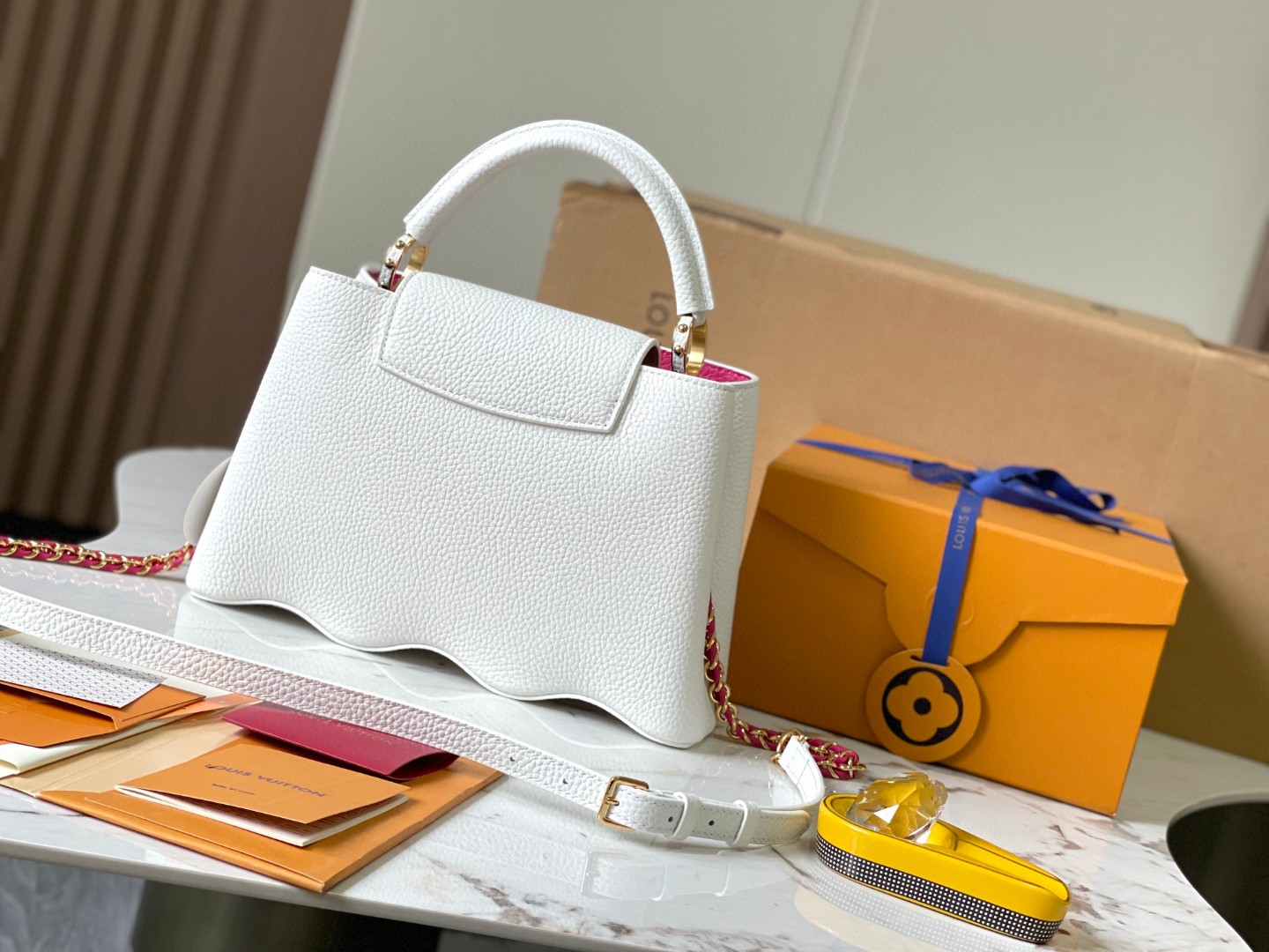 Louis Vuitton M22123 Capucines BB