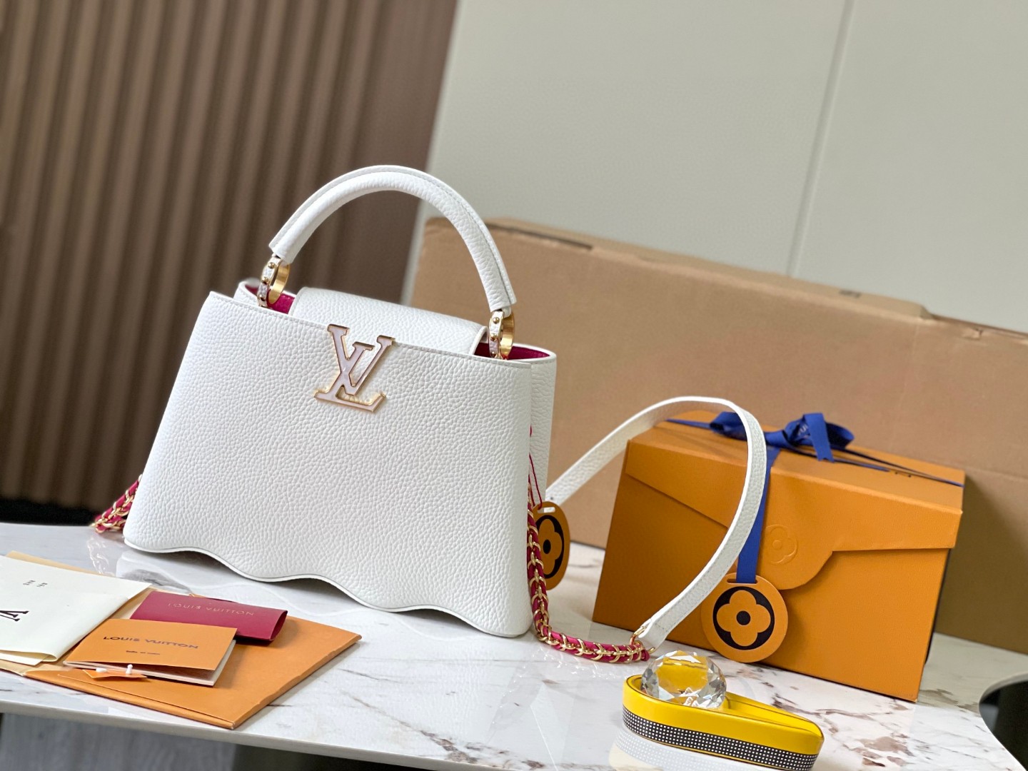 Louis Vuitton M22123 Capucines BB