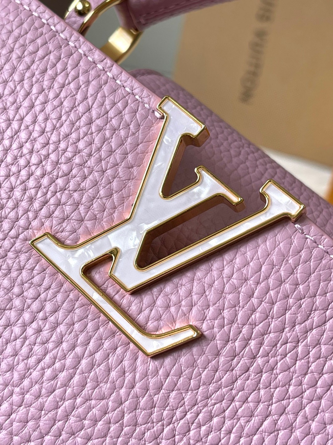 Louis Vuitton M22121 Capucines Mini bag