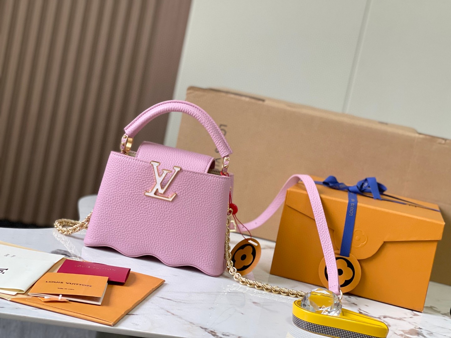 Louis Vuitton M22121 Capucines Mini bag