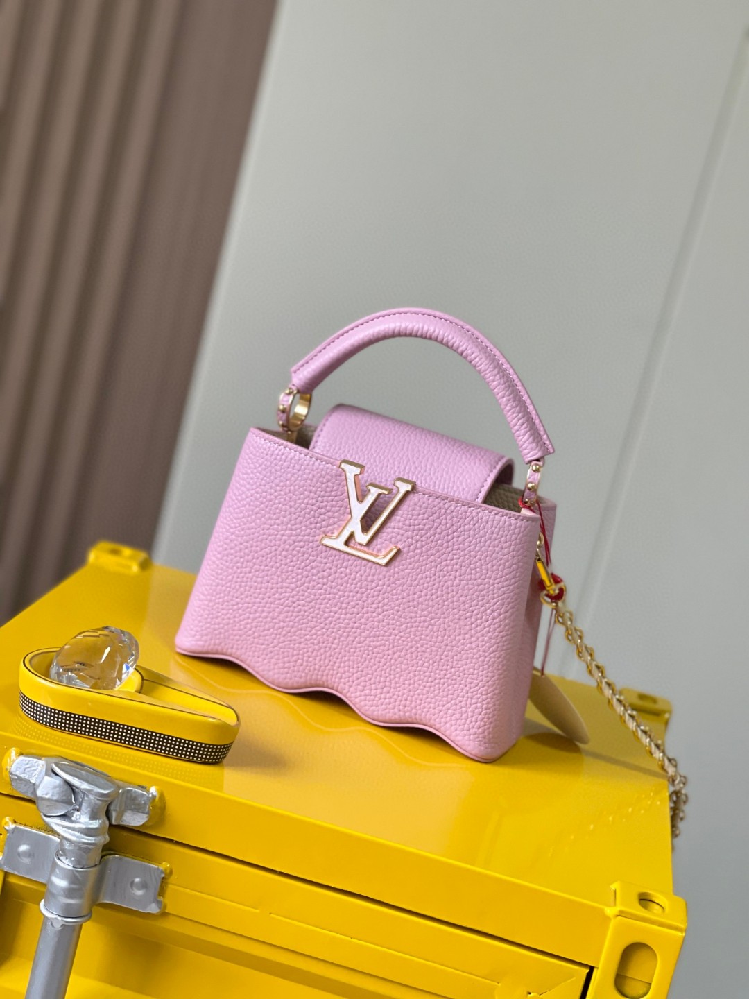 Louis Vuitton M22121 Capucines Mini bag