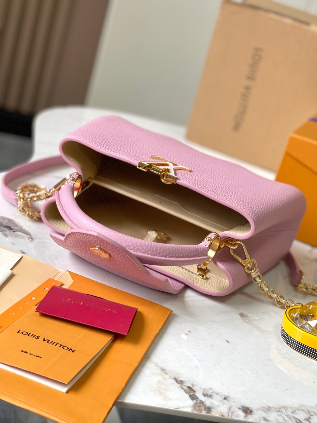 Louis Vuitton M22123 Capucines BB