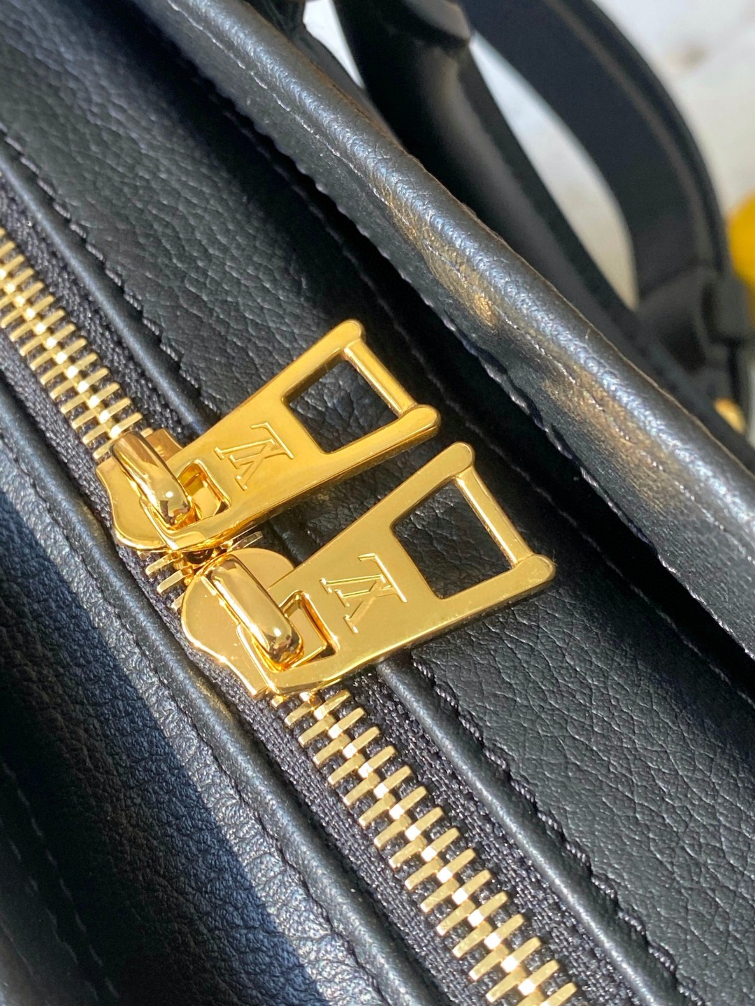 Louis Vuitton M23640 OnTheGo East West