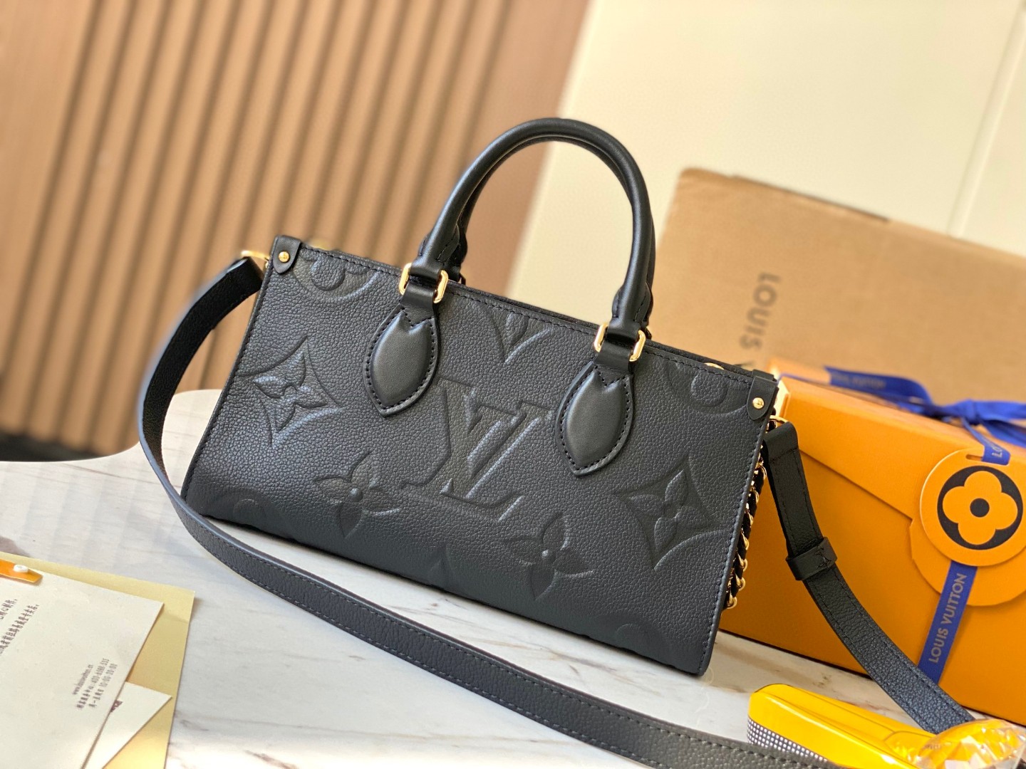 Louis Vuitton M23640 OnTheGo East West