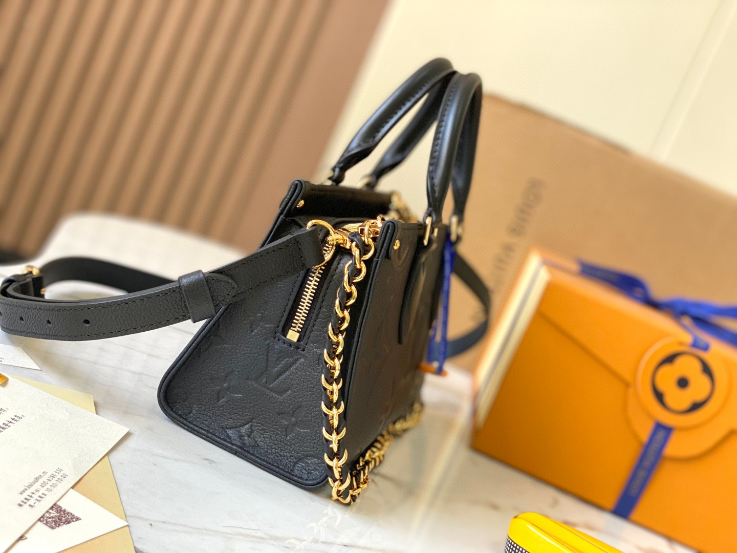 Louis Vuitton M23640 OnTheGo East West