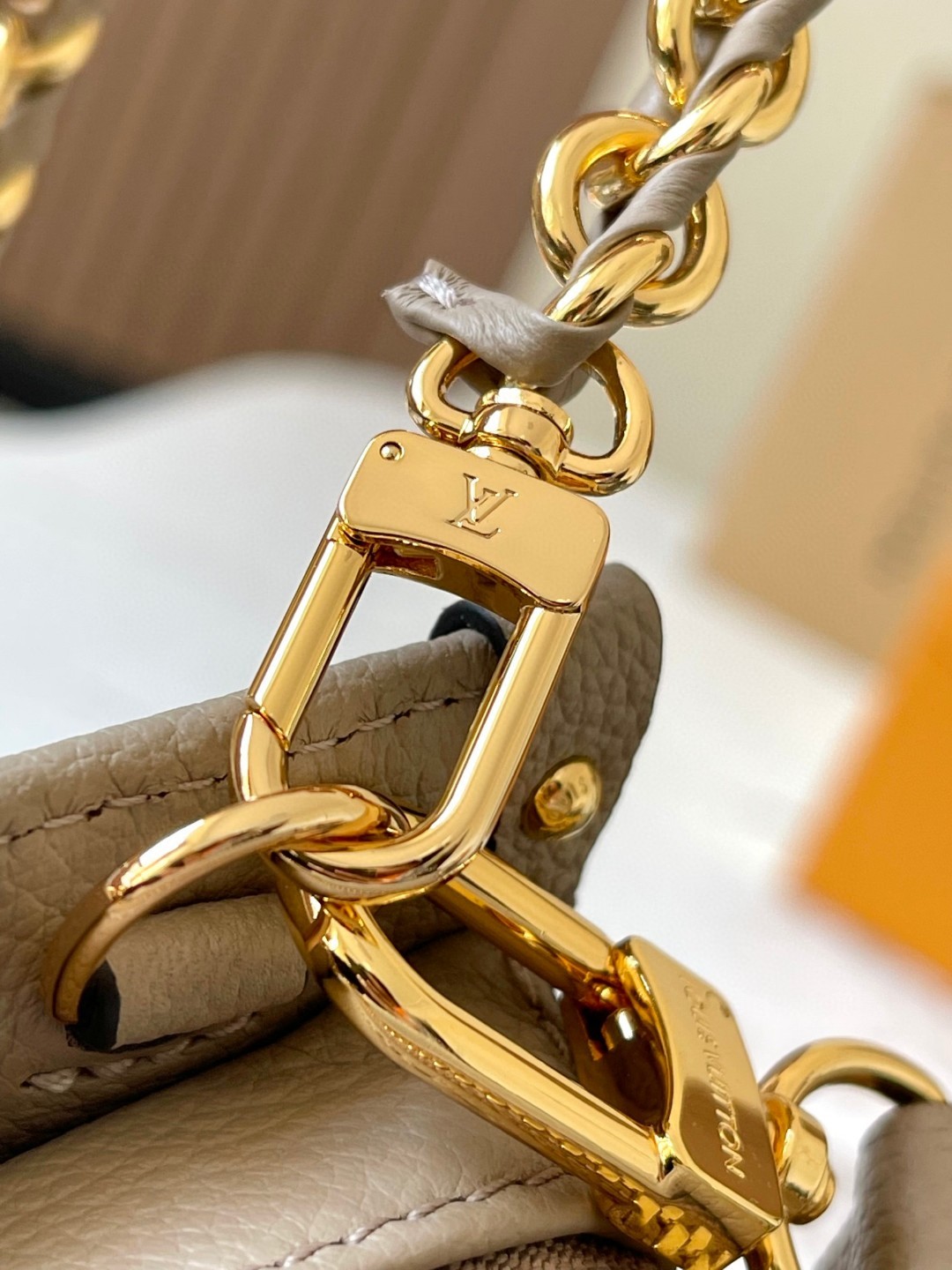 Louis Vuitton M23641 OnTheGo East West