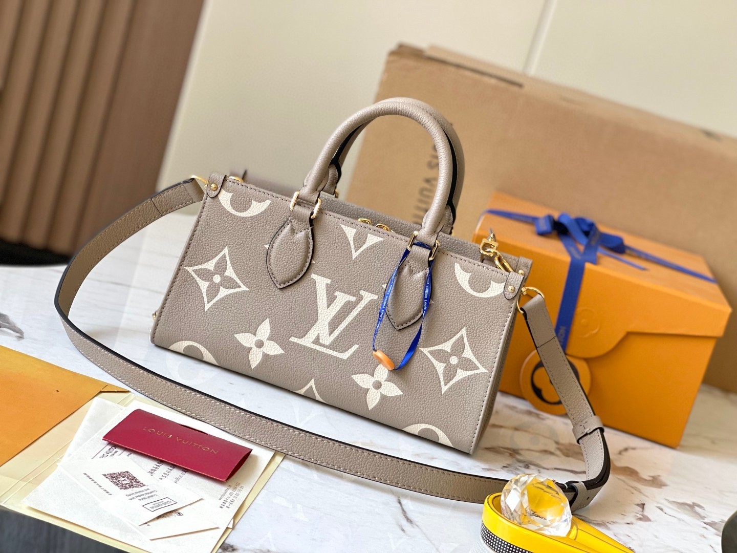 Louis Vuitton M23641 OnTheGo East West