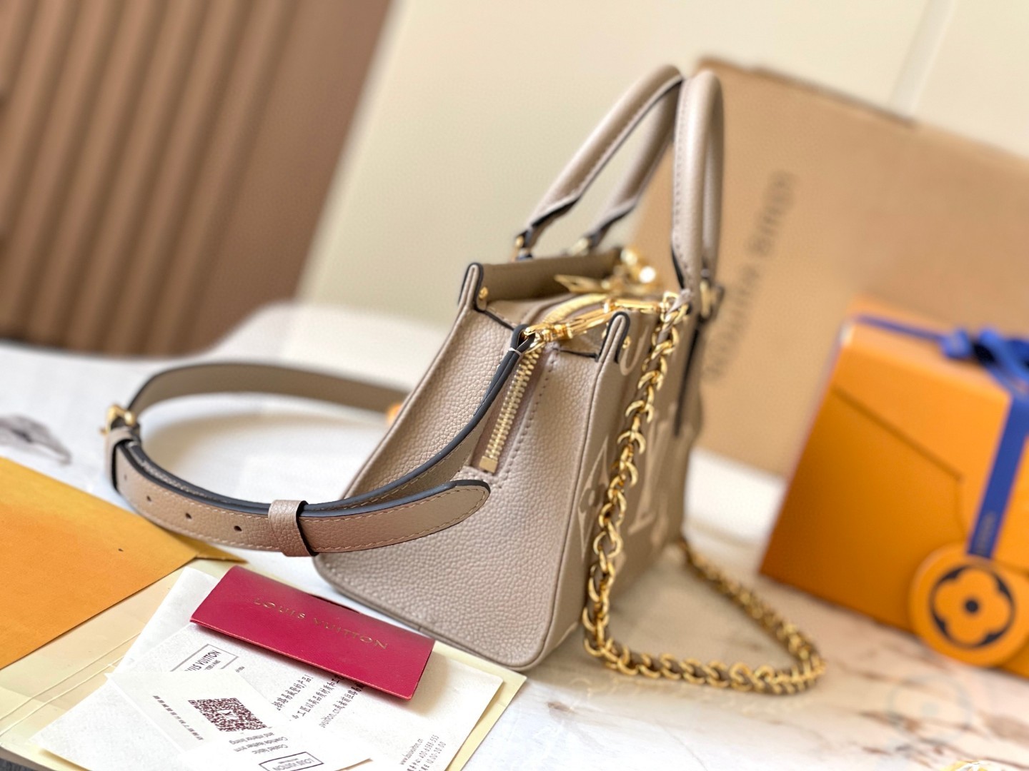 Louis Vuitton M23641 OnTheGo East West