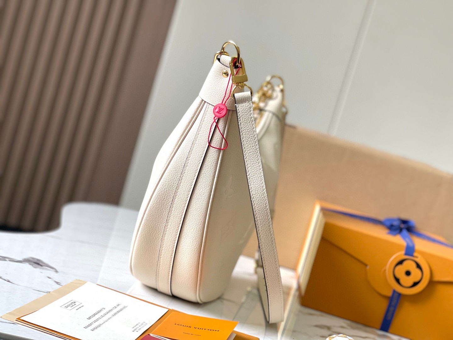 Louis Vuitton M46739 Loop Hobo