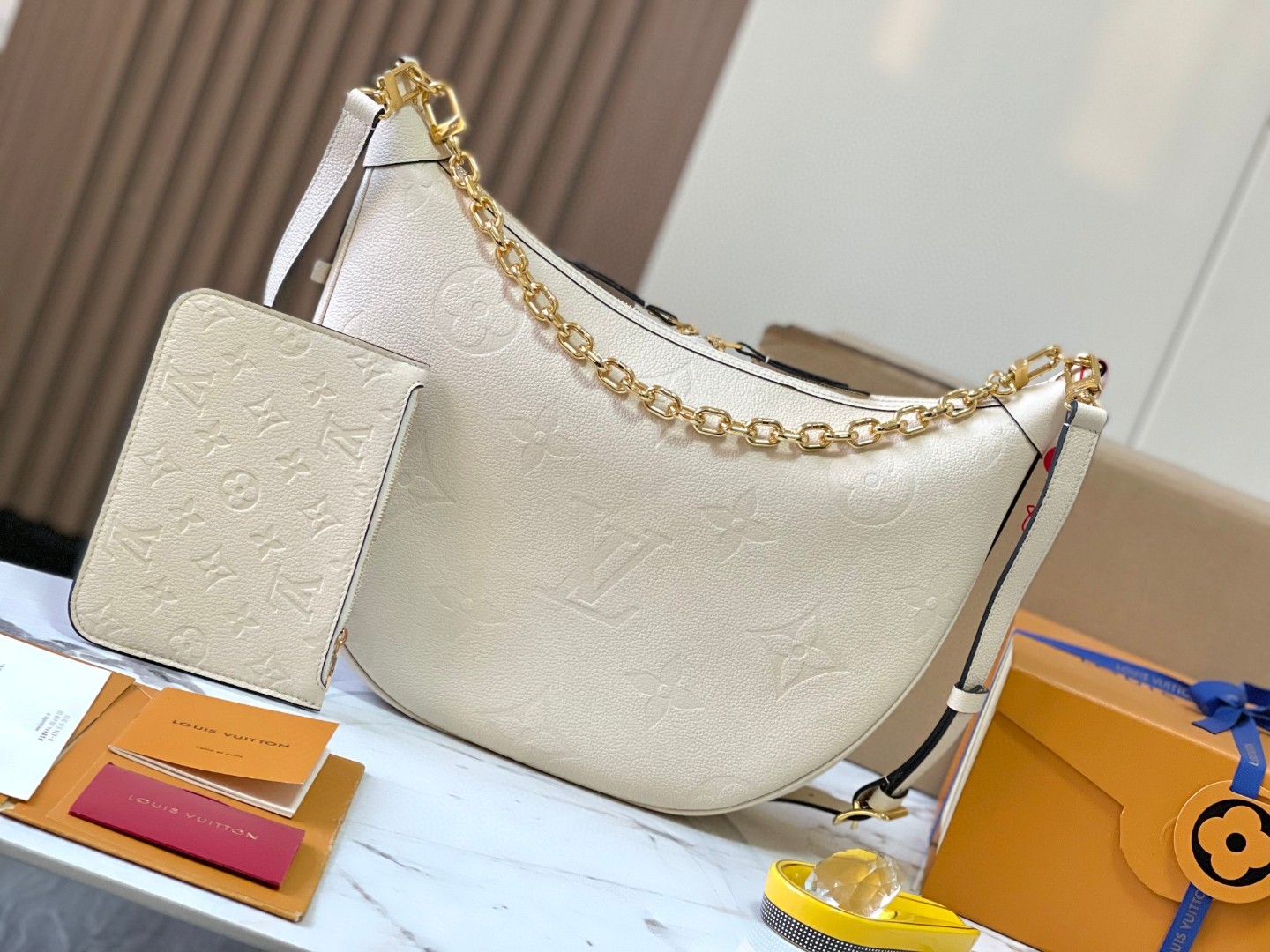 Louis Vuitton M46739 Loop Hobo