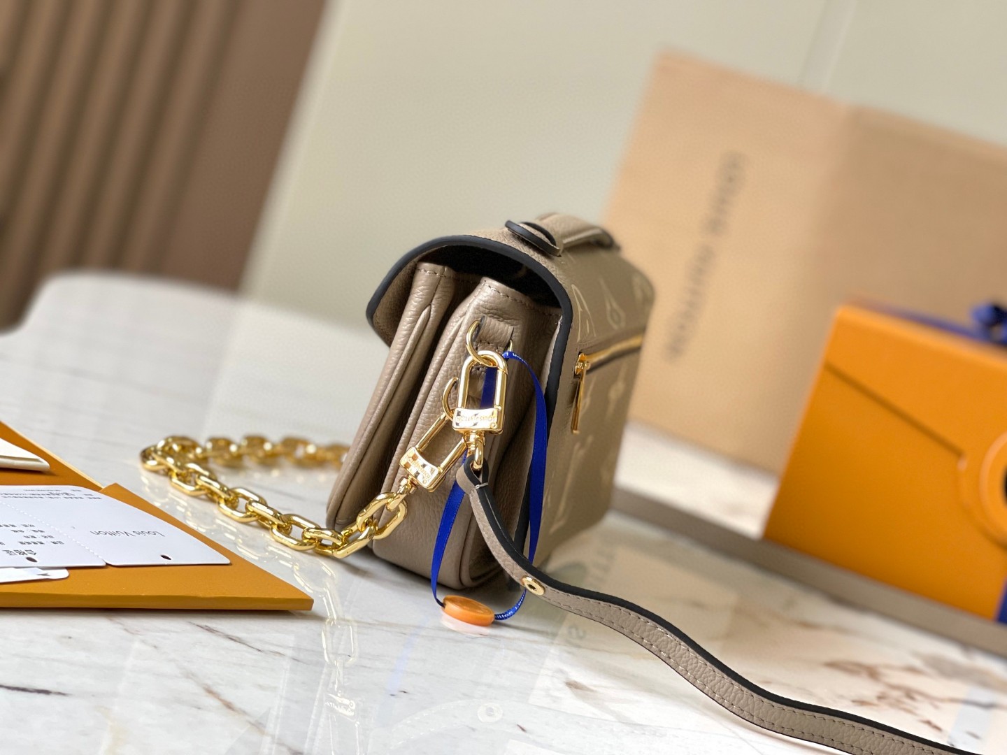 Louis Vuitton M23081 Pochette Métis East West