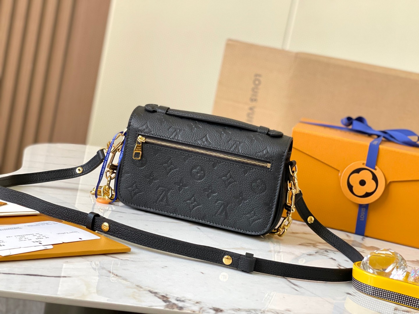 Louis Vuitton M46595 Pochette Métis East West