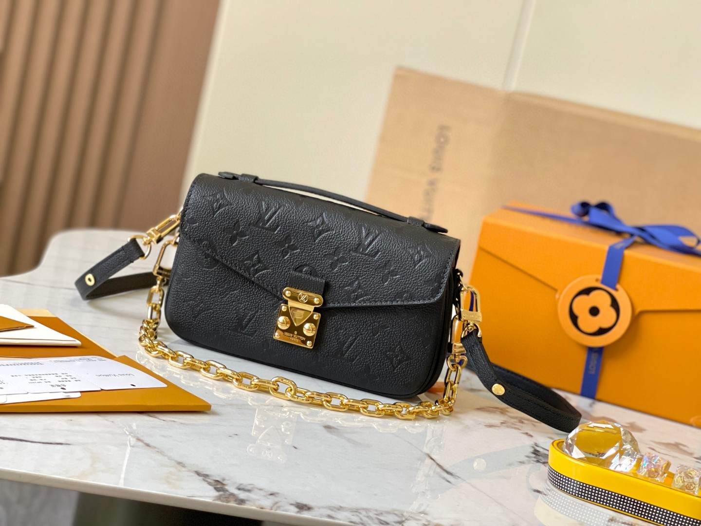 Louis Vuitton M46595 Pochette Métis East West