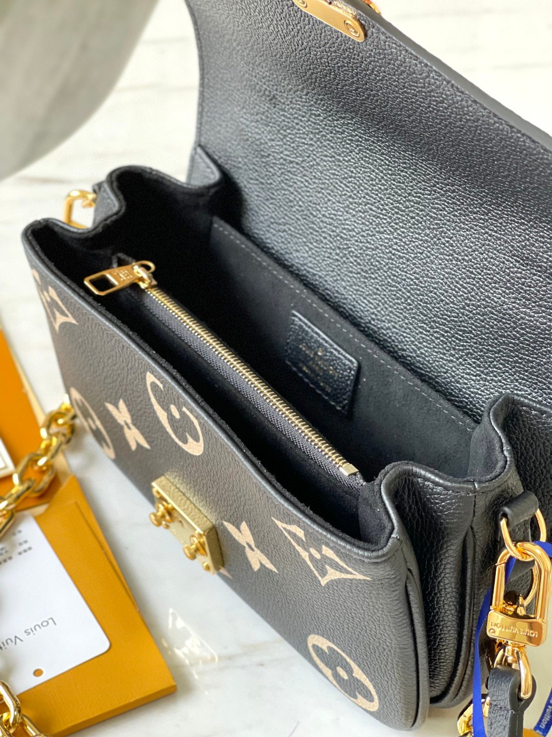 Louis Vuitton M46596 Pochette Métis East West