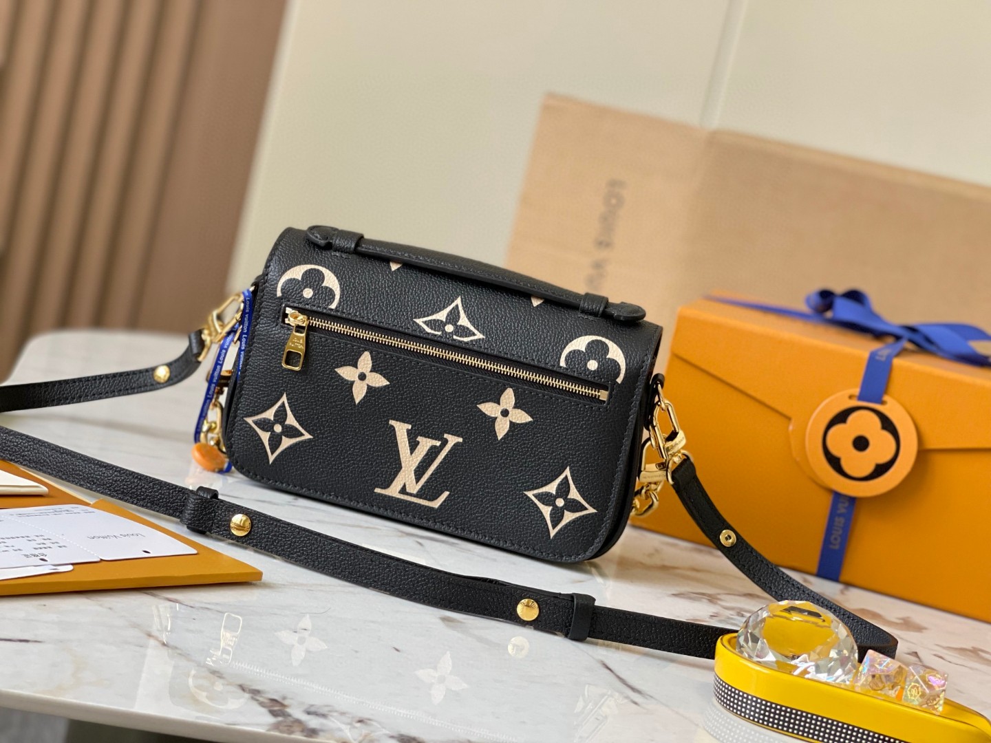 Louis Vuitton M46596 Pochette Métis East West