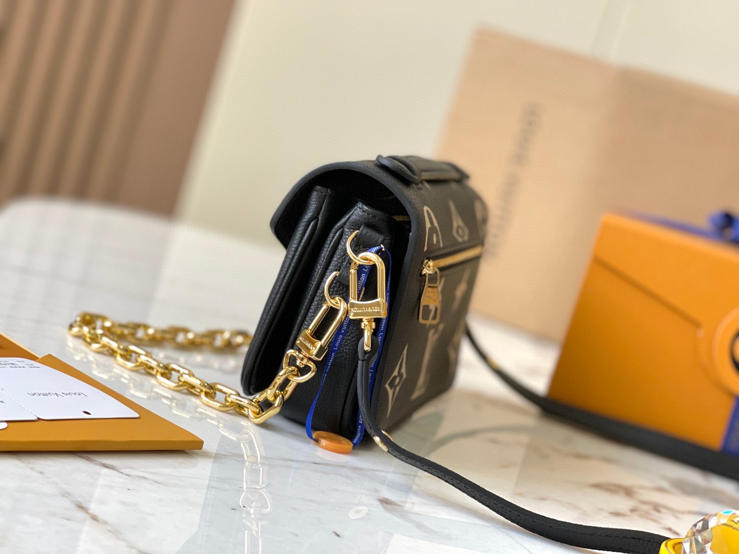 Louis Vuitton M46596 Pochette Métis East West