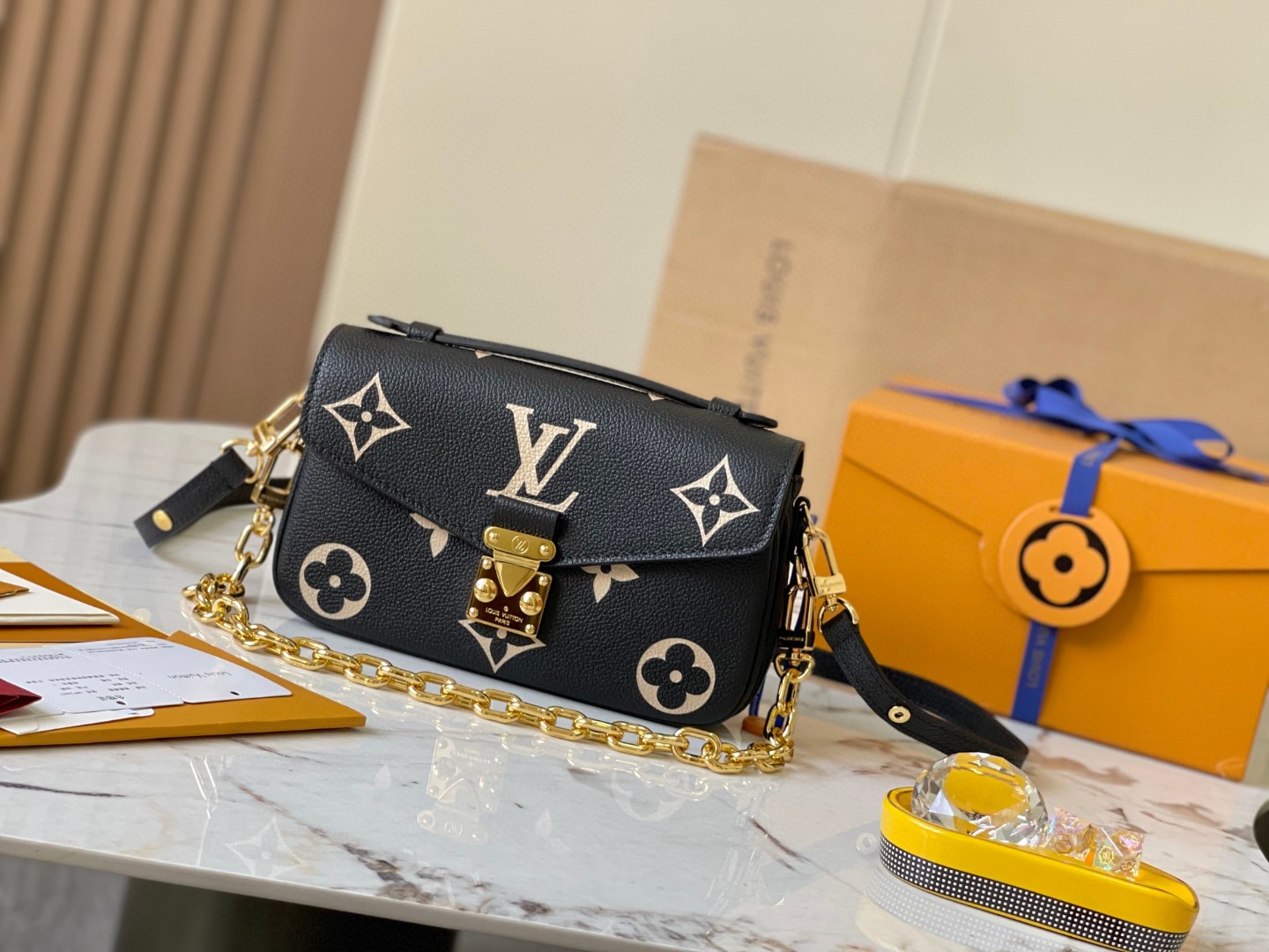 Louis Vuitton M46596 Pochette Métis East West