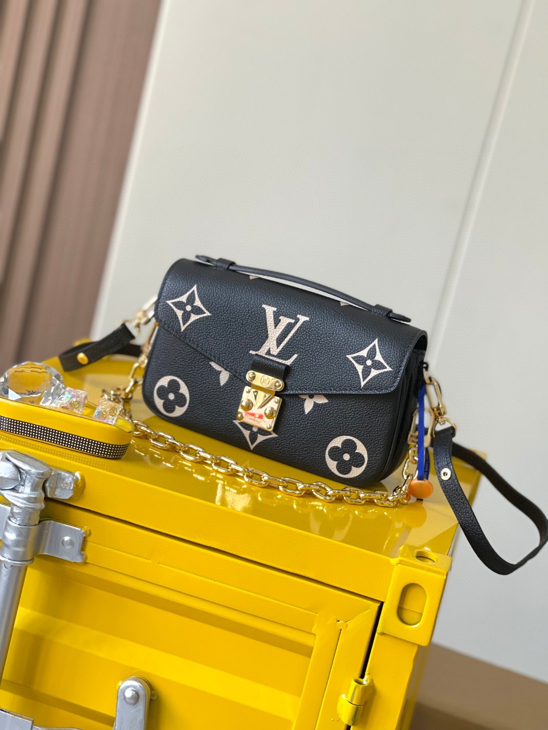 Louis Vuitton M46596 Pochette Métis East West