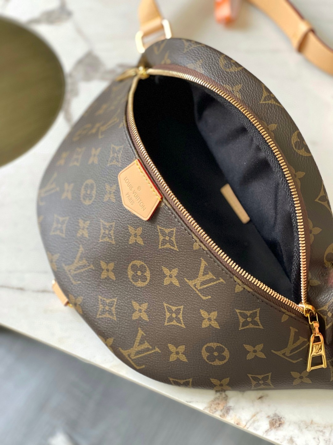 Louis Vuitton M43644 bumbag