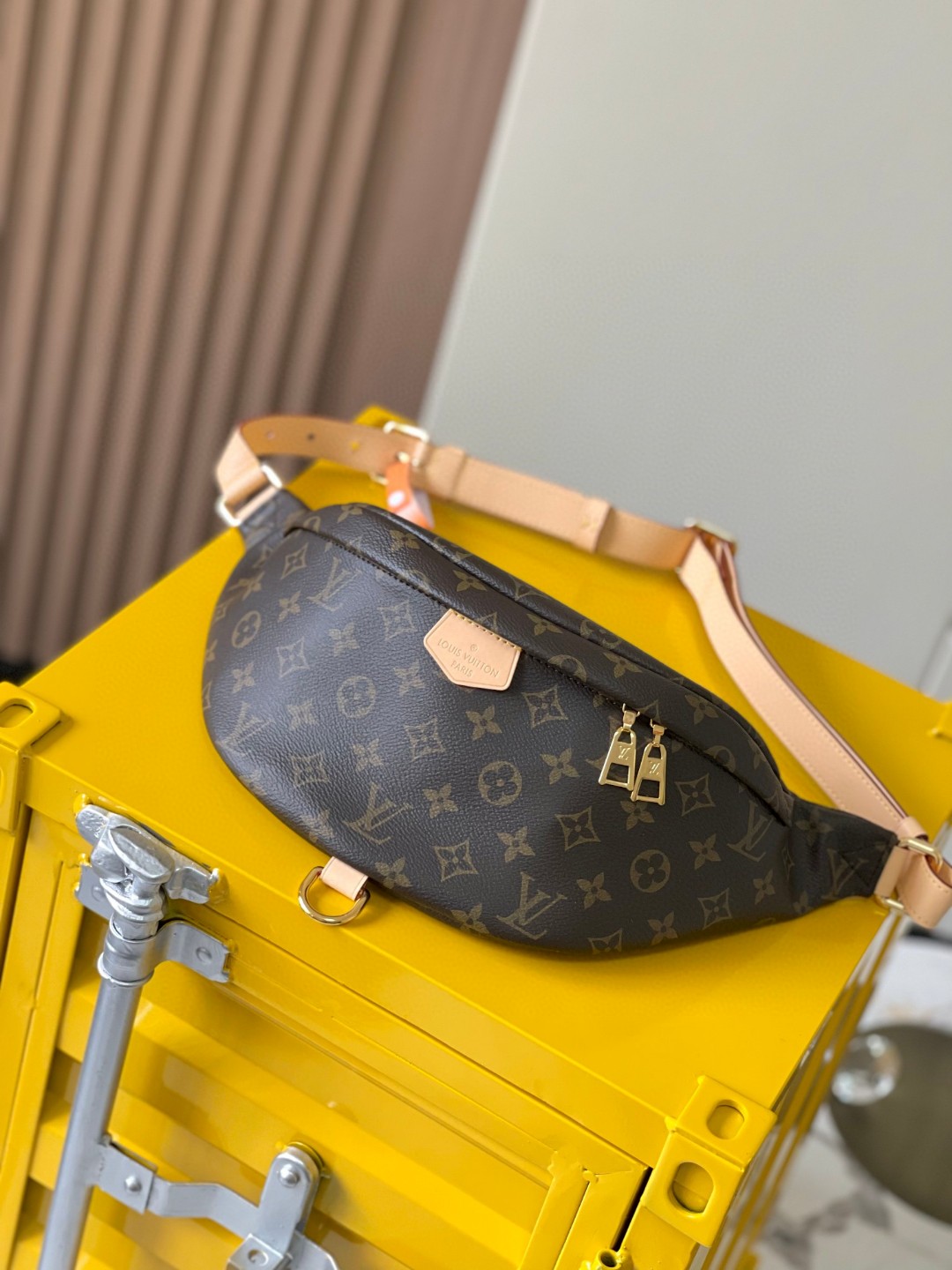 Louis Vuitton M43644 bumbag