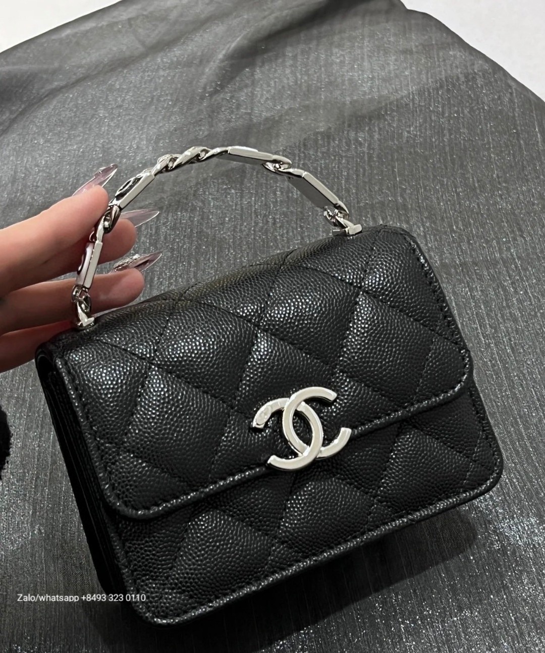 CHANEL 22S FLAP BAG WITH TOP HANDLE Grained calfskin dark-Tone Metal White/black