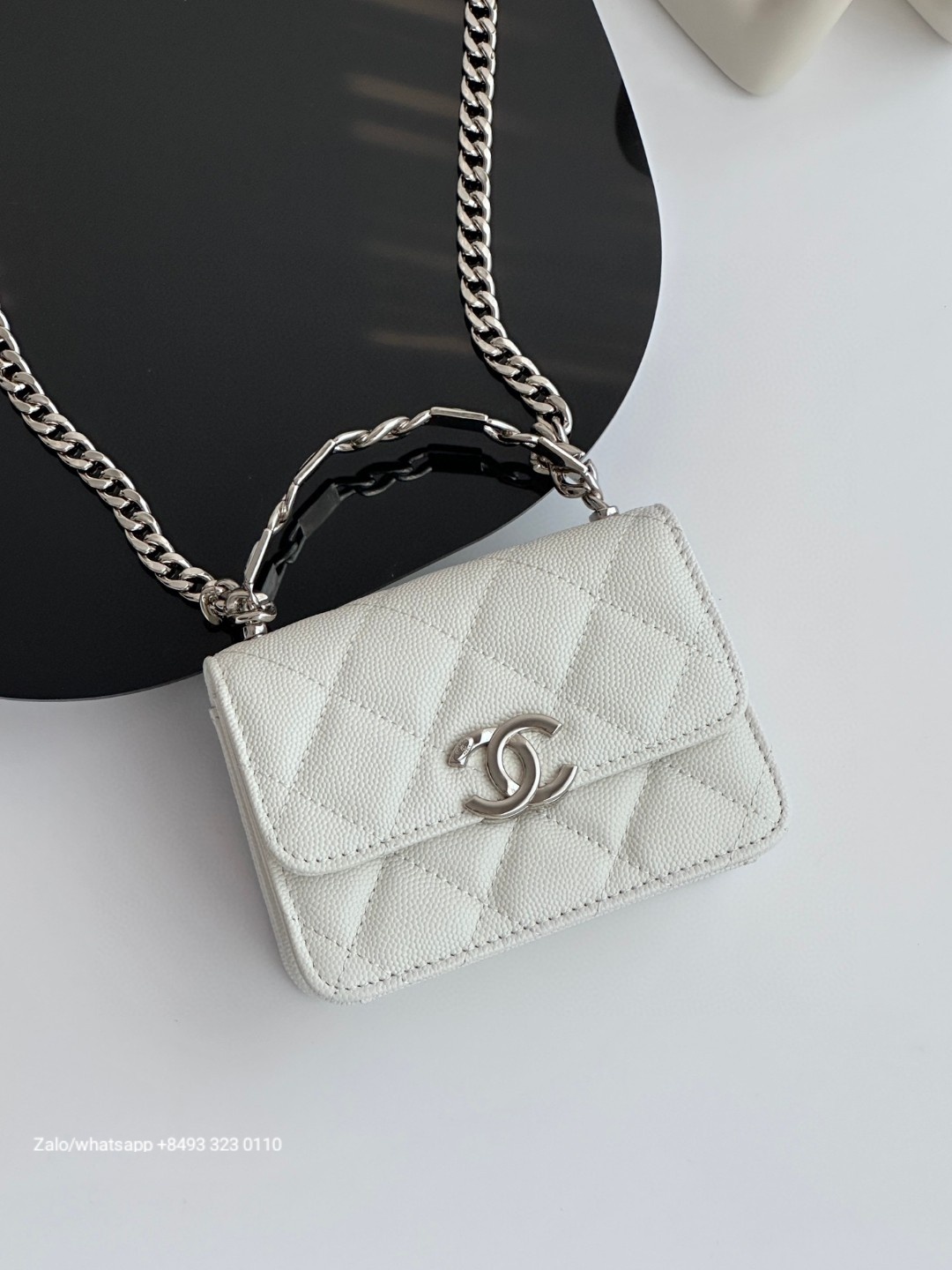 CHANEL 22S FLAP BAG WITH TOP HANDLE Grained calfskin dark-Tone Metal White/black