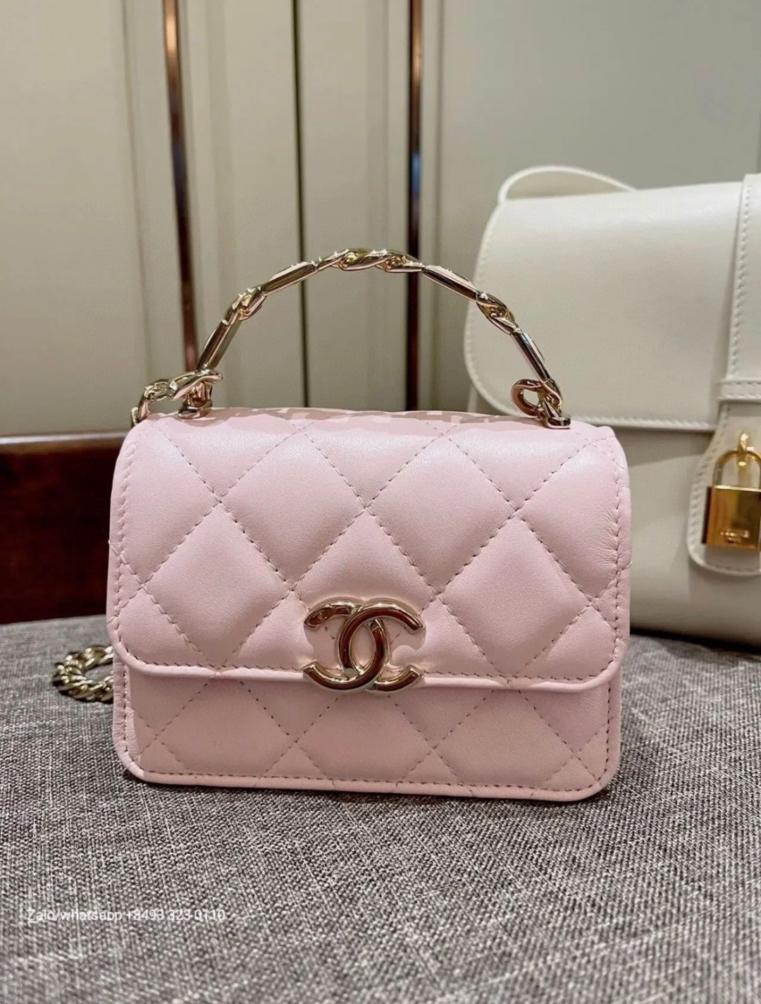 CHANEL 22s FLAP BAG WITH TOP HANDLE Lambskin Gold-Tone Metal Pink