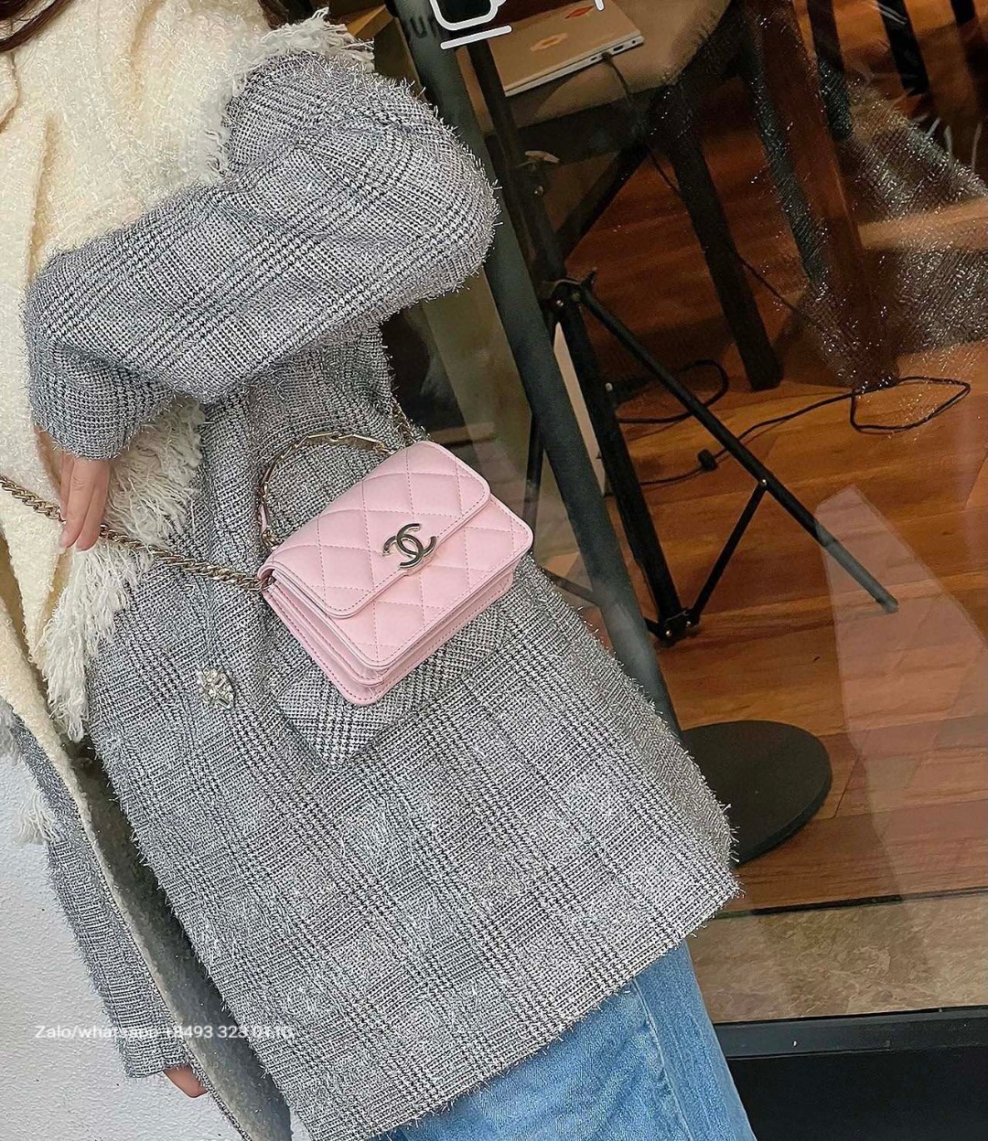 CHANEL 22s FLAP BAG WITH TOP HANDLE Lambskin Gold-Tone Metal Pink