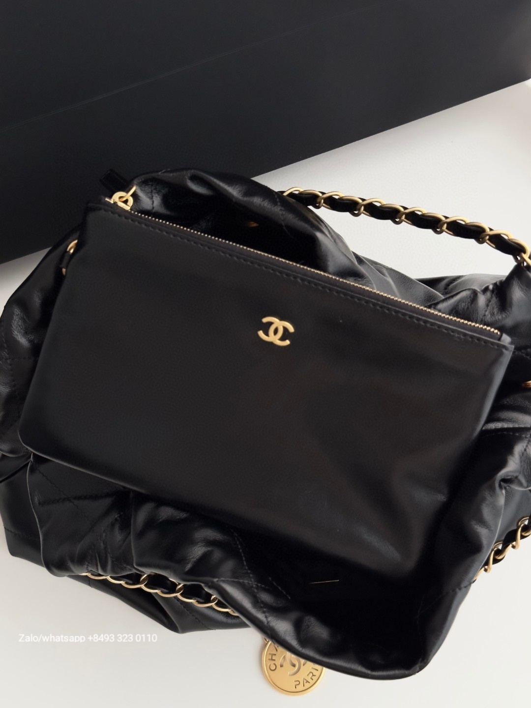 CHANEL 22 bag HANDBAG Shiny Calfskin & Gold-Tone Metal Black
