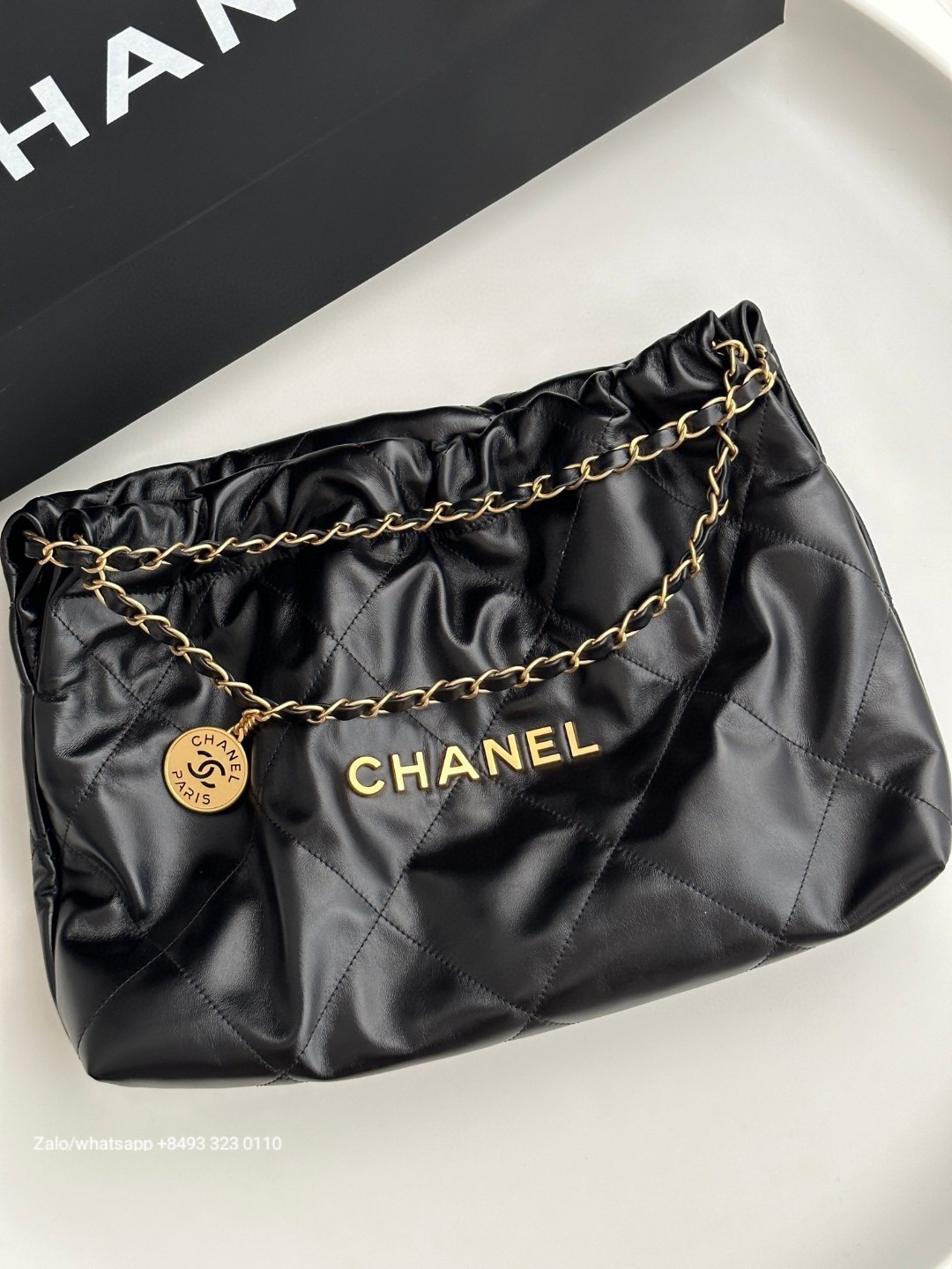 CHANEL 22 bag HANDBAG Shiny Calfskin & Gold-Tone Metal Black