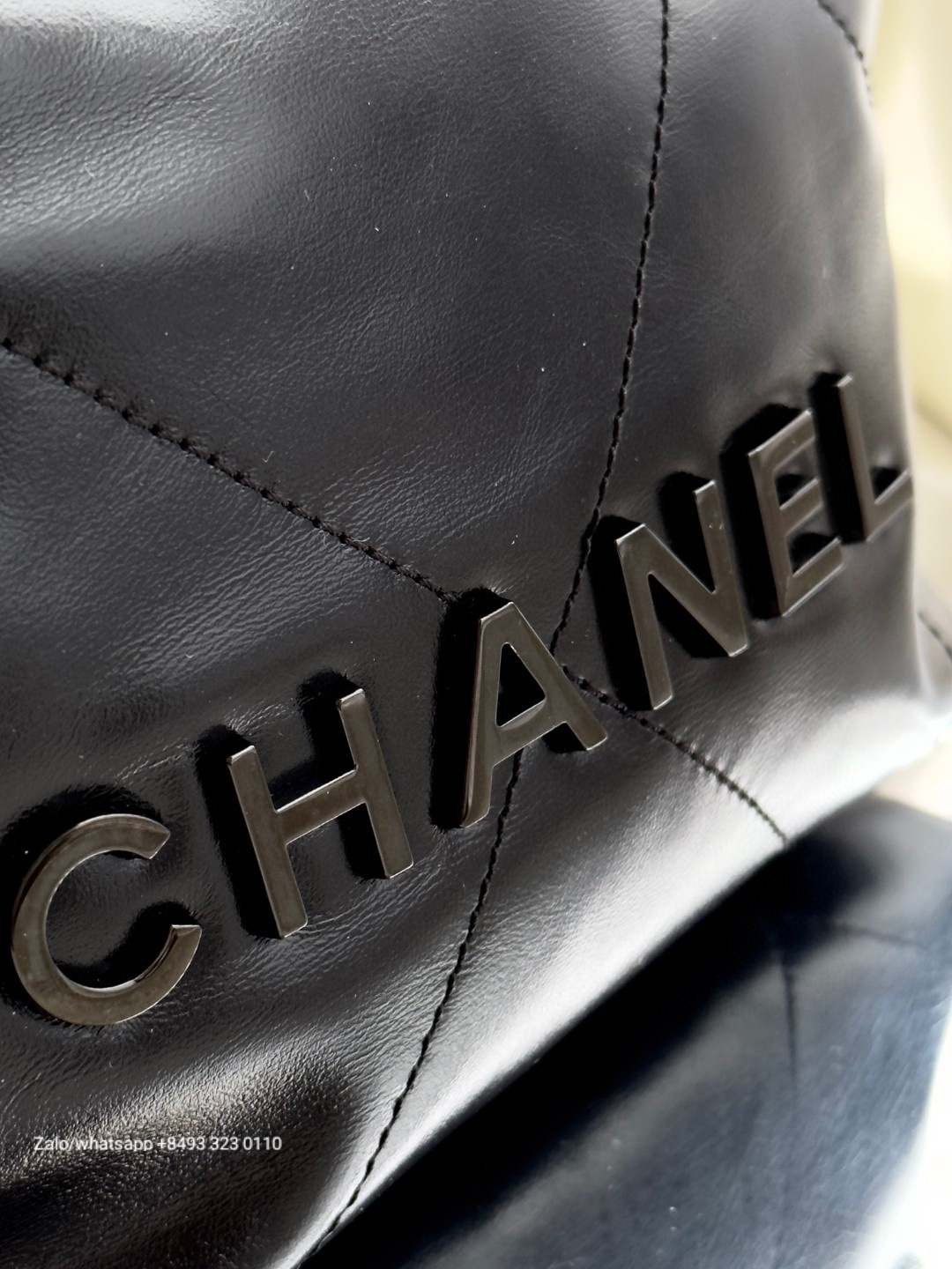 CHANEL 22 MINI HANDBAG Shiny Calfskin & black-Tone Metal Black AS3980