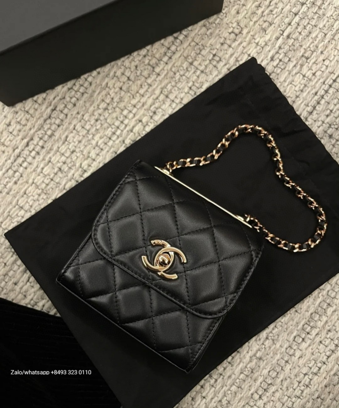 CHANEL 22B trendy CC lambskin dark-Tone Metal Black