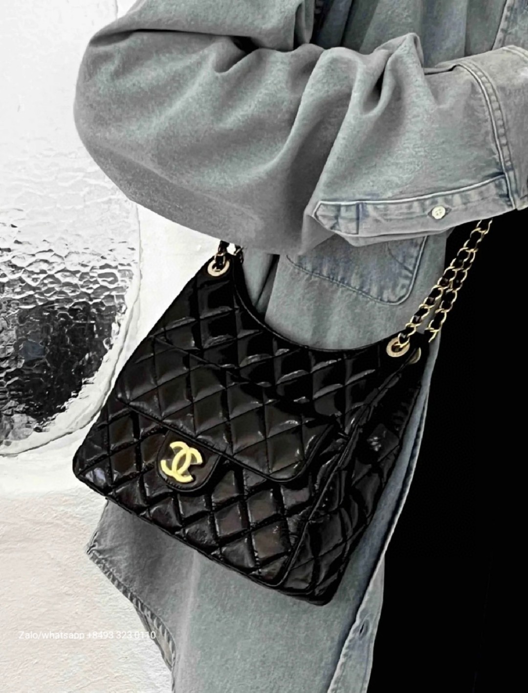 CHANEL SMALL HOBO BAG Shiny Crumpled Calfskin & Gold-Tone Metal Black AS4323 C2