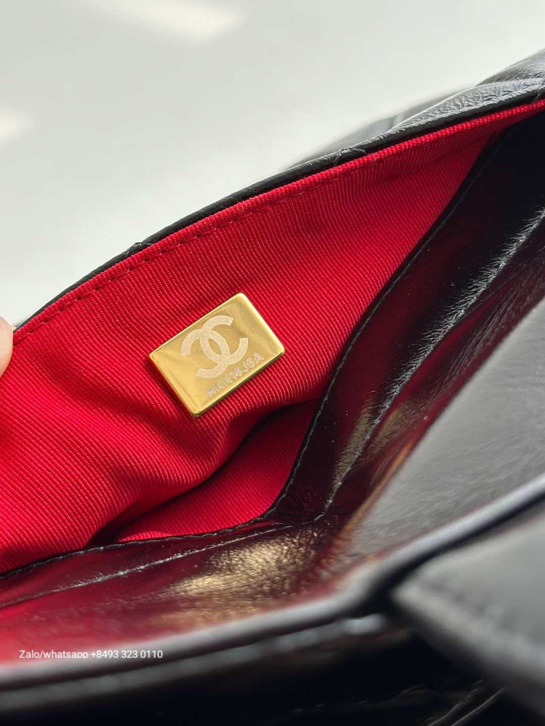 CHANEL SMALL HOBO BAG Shiny Crumpled Calfskin & Gold-Tone Metal Black AS4323 C2