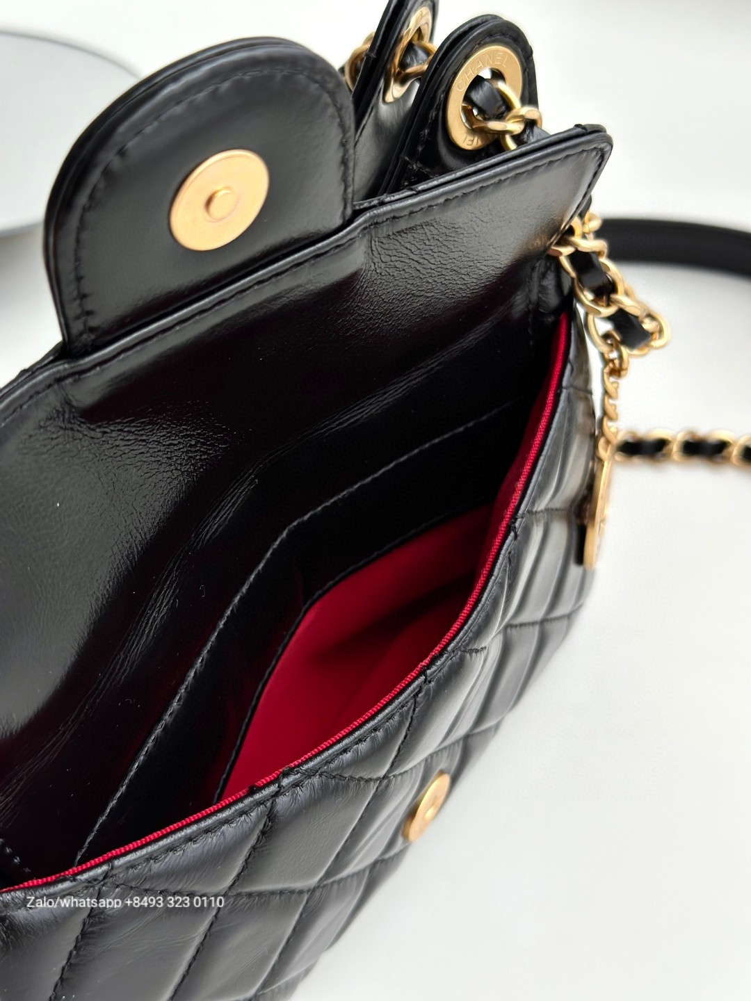 CHANEL HOBO BAG Shiny Crumpled Calfskin & Gold-Tone Metal Black AS4323