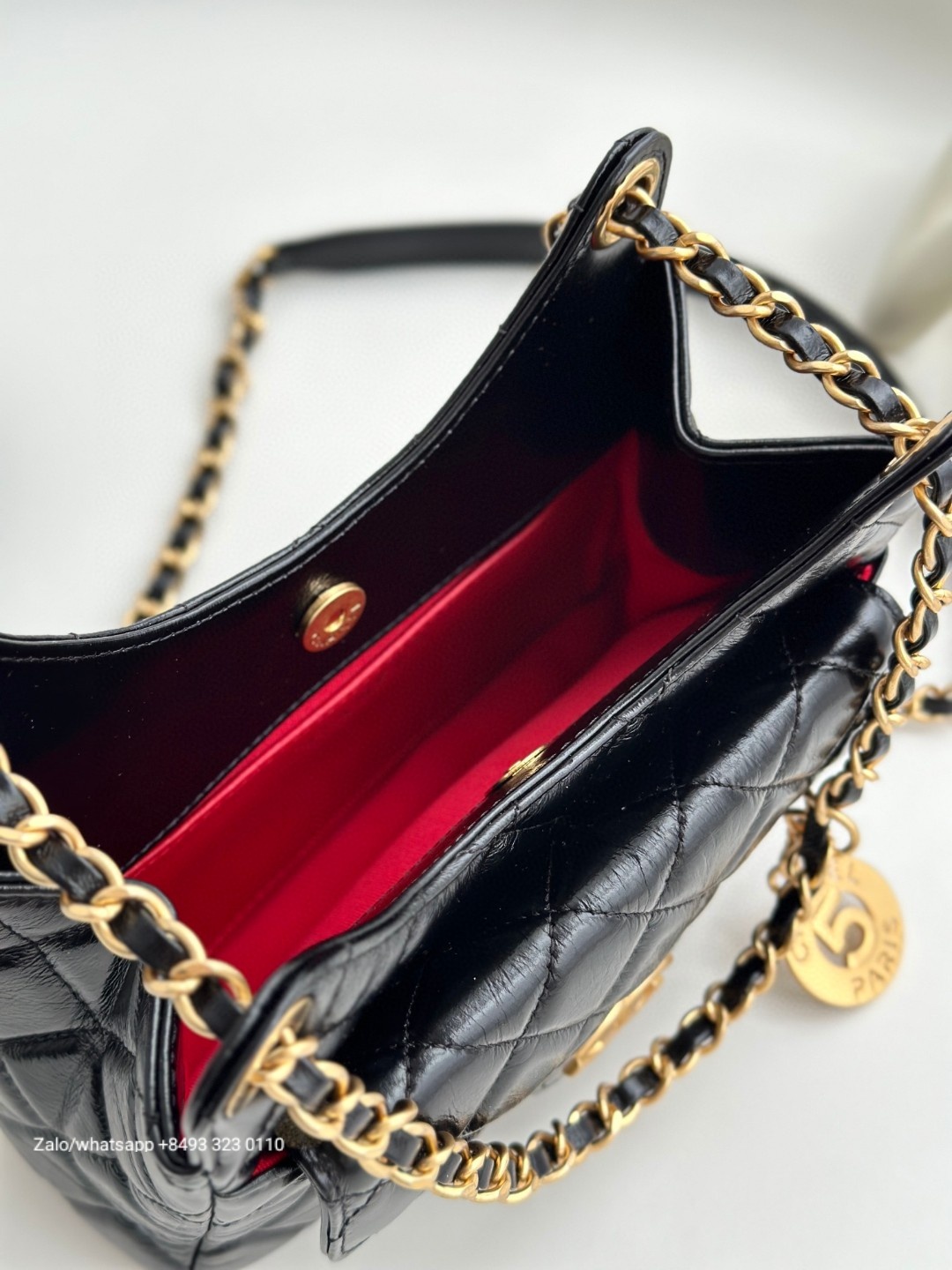 CHANEL HOBO BAG Shiny Crumpled Calfskin & Gold-Tone Metal Black AS4323